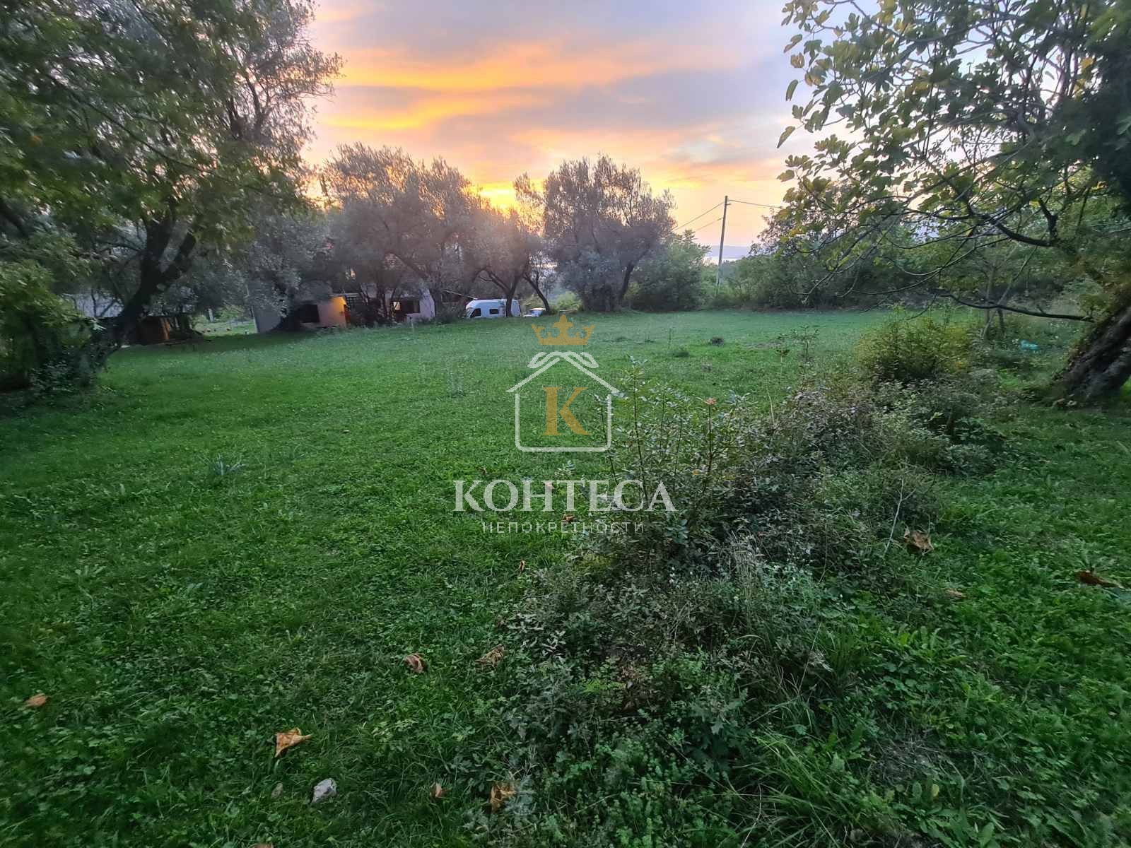 Urbanized plot with sea view in Kavač-Kotor